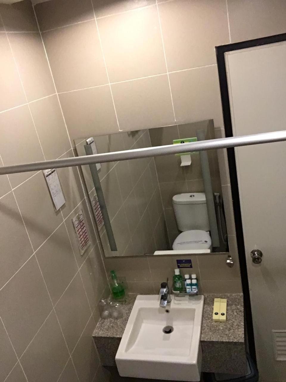 Hotel Wisata Niaga Пурвокерто Екстер'єр фото