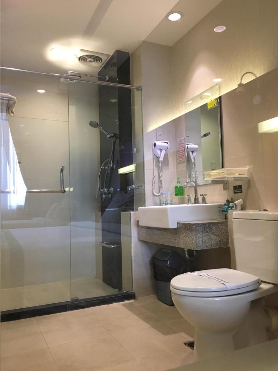 Hotel Wisata Niaga Пурвокерто Екстер'єр фото