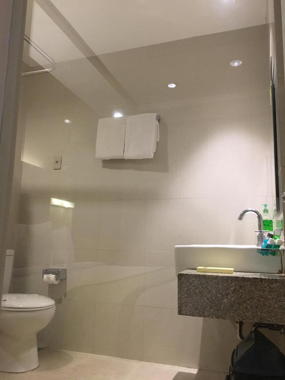 Hotel Wisata Niaga Пурвокерто Екстер'єр фото