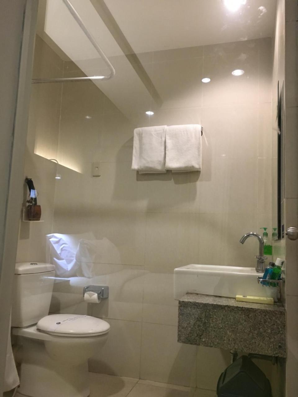 Hotel Wisata Niaga Пурвокерто Екстер'єр фото