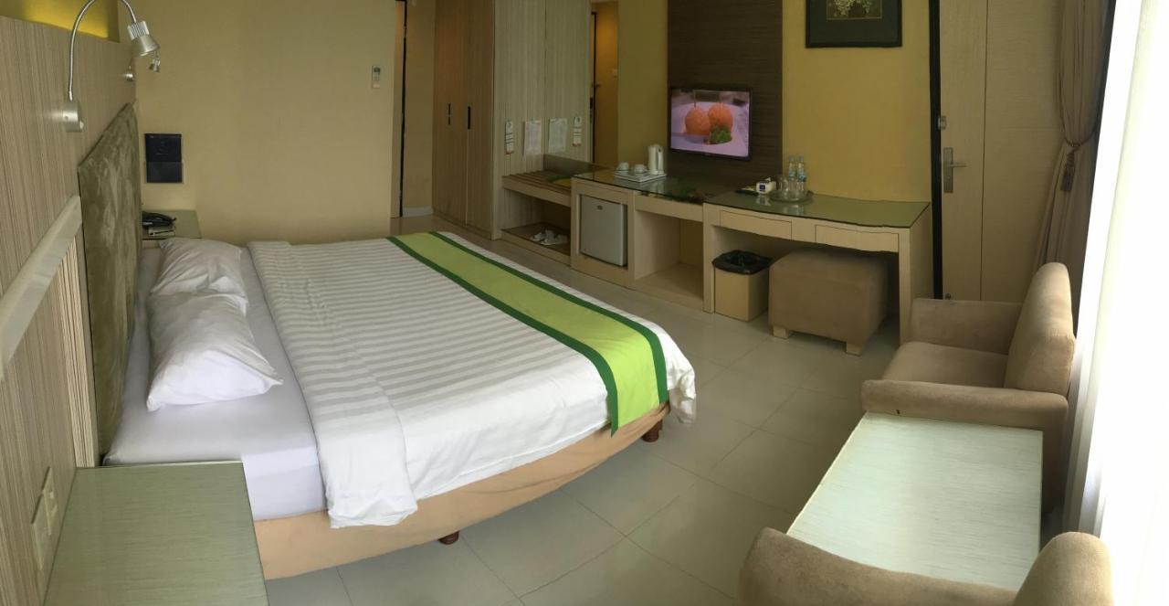 Hotel Wisata Niaga Пурвокерто Екстер'єр фото