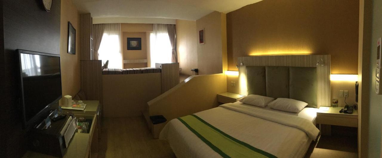 Hotel Wisata Niaga Пурвокерто Екстер'єр фото