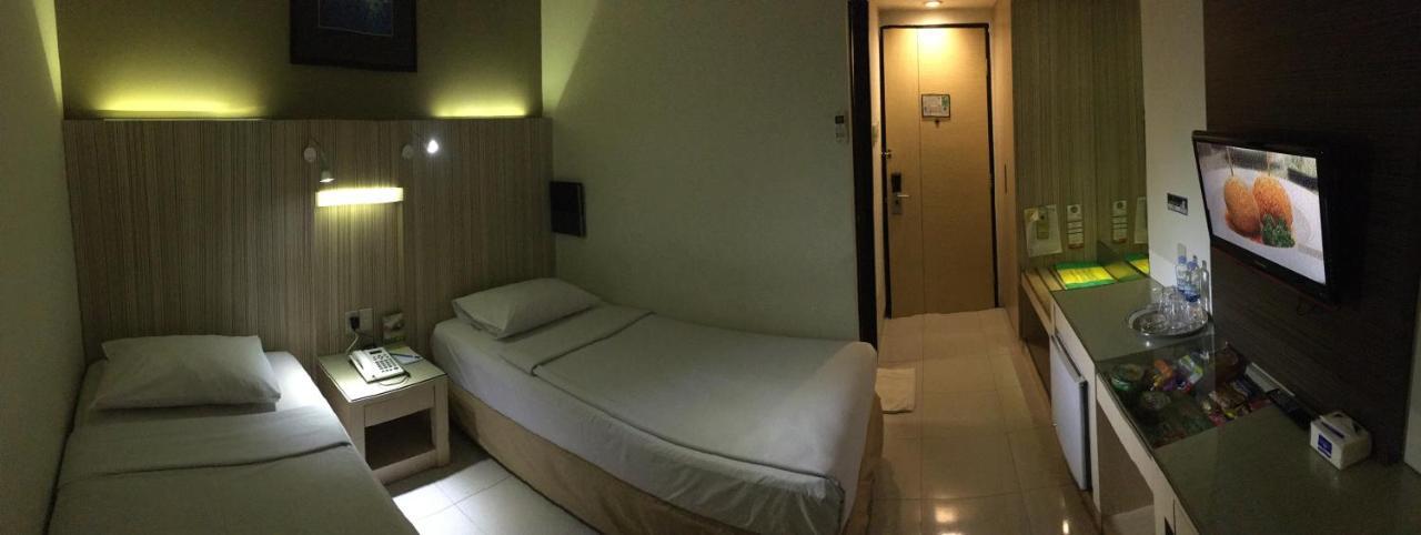 Hotel Wisata Niaga Пурвокерто Екстер'єр фото