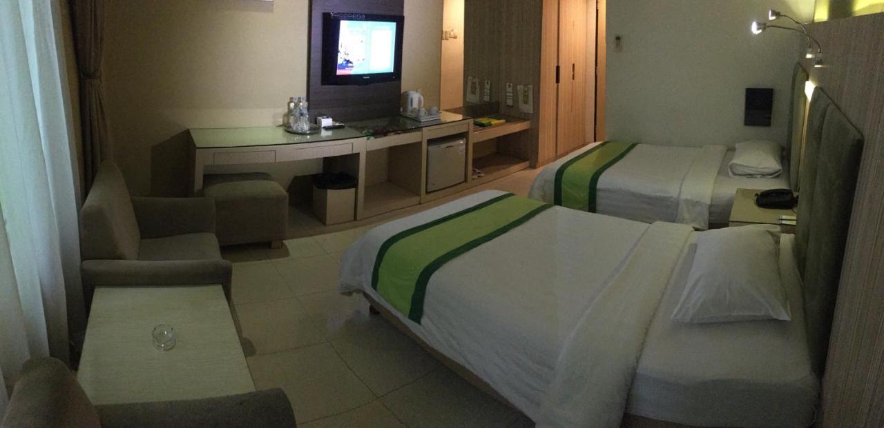 Hotel Wisata Niaga Пурвокерто Екстер'єр фото