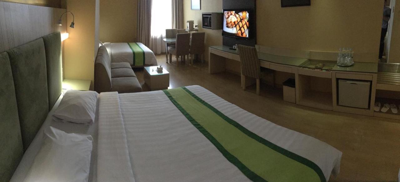 Hotel Wisata Niaga Пурвокерто Екстер'єр фото
