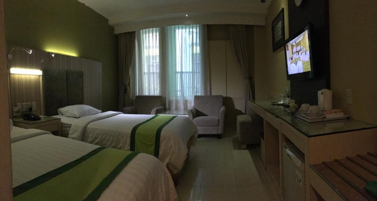 Hotel Wisata Niaga Пурвокерто Екстер'єр фото