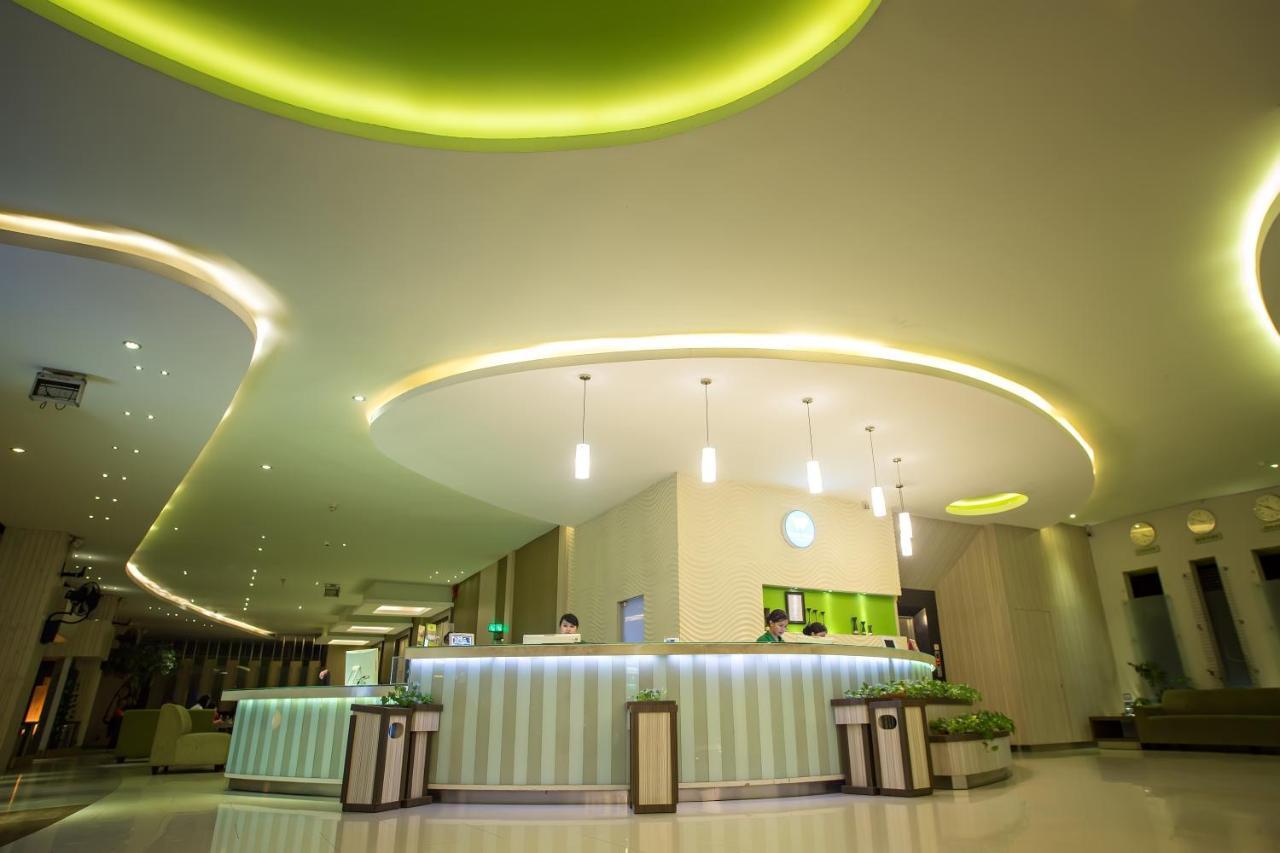 Hotel Wisata Niaga Пурвокерто Екстер'єр фото